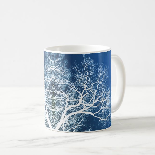 Mug Arbres silhouettes bleus et blancs (Devant droit)