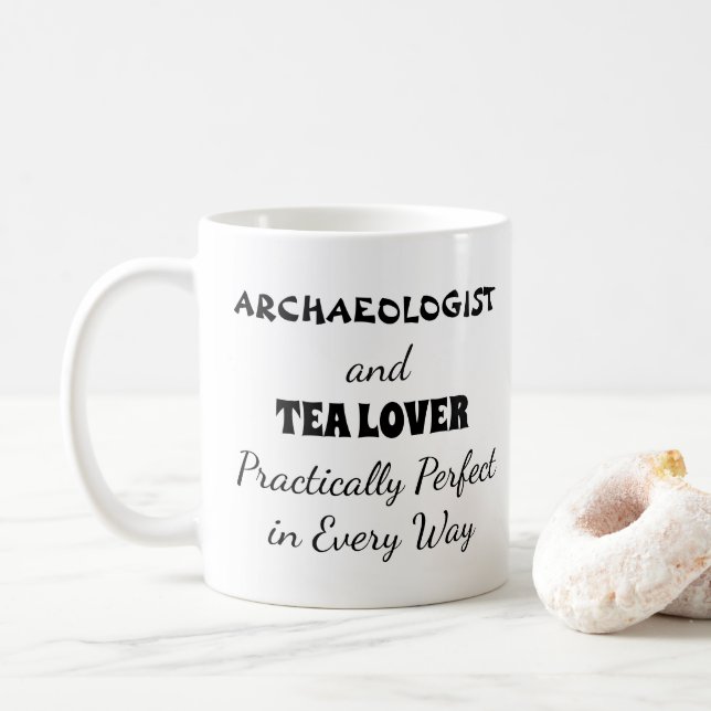 Mug Archéologue et amant de thé pratiquement parfait (Avec donut)