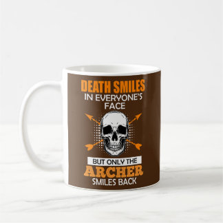 Mug Archer sourit au tir à l'arc
