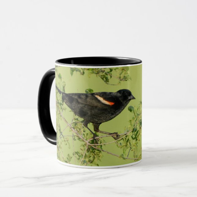 Mug arrière - plan vert d'oiseau noir à ailes rouges (Devant gauche)
