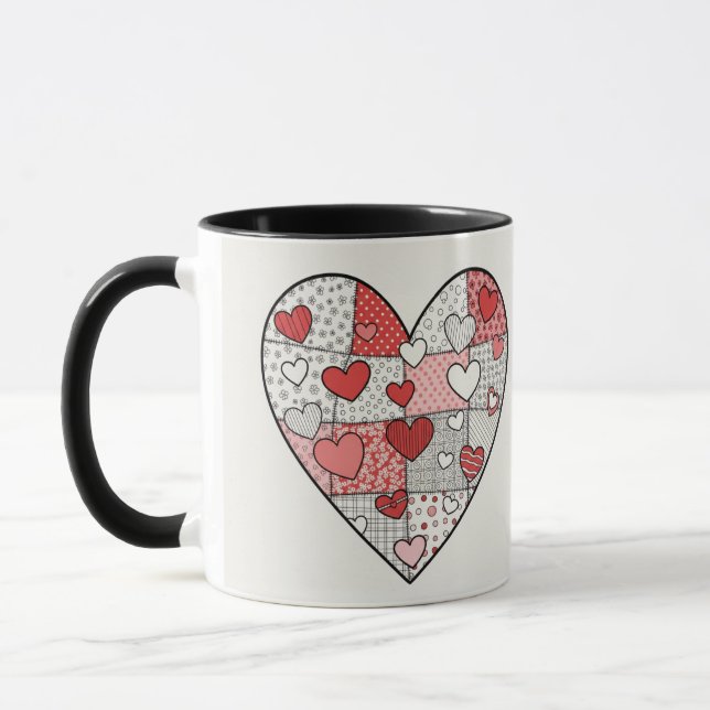 Mug Art de collage en forme de cœur patchwork rouge et (Gauche)