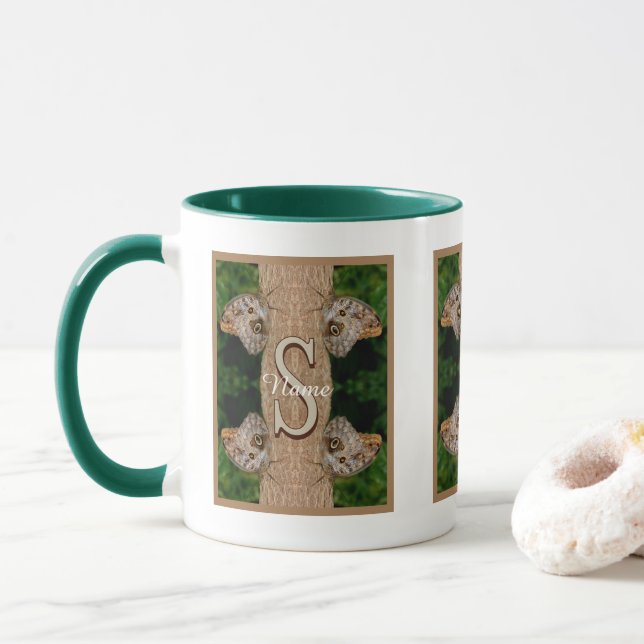 Mug Art papillon de monogramme initial personnalisé (Avec donut)