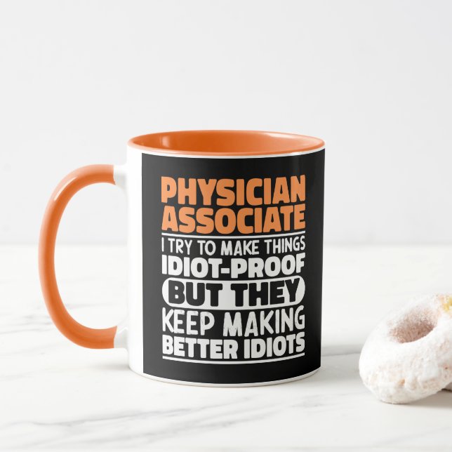 Mug Assistant de médecin I essaie de rendre les choses (Avec donut)