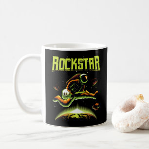 Mug astronaute Rockstar jouant de la guitare dans l'es