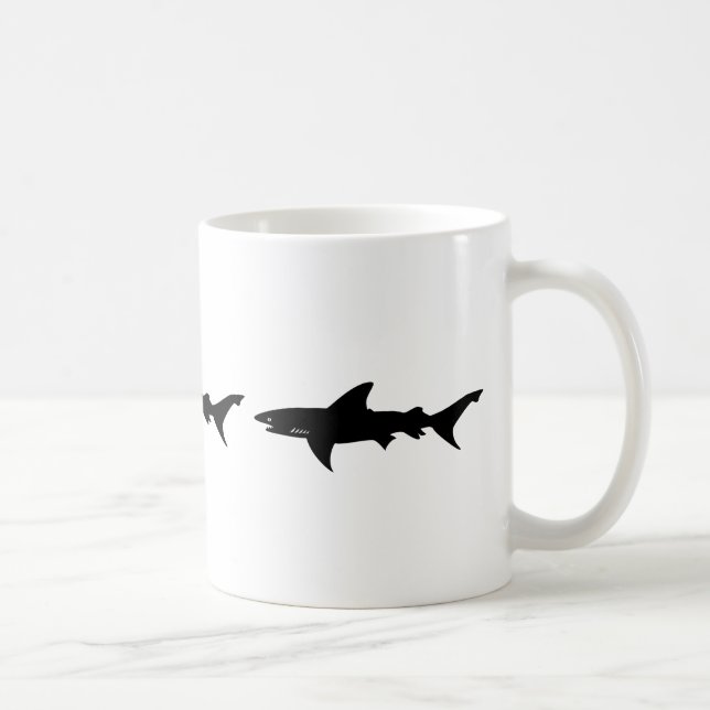 Mug Attaque de requin - plongée avec le noir élégant (Droite)