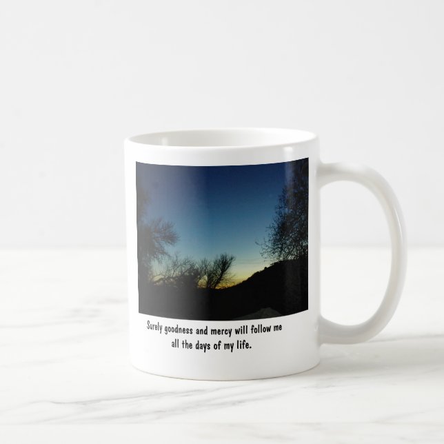 Mug Attaquez avec l'écriture sainte et le coucher du (Droite)