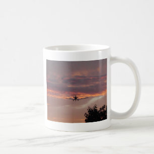 Mug Atterrissage commercial de jet au coucher du