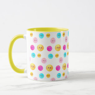 Mug aux visages heureux multicolores mignons