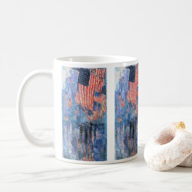 Mug Avenue dans la pluie par Frederick Childe Hassam (Avec donut)