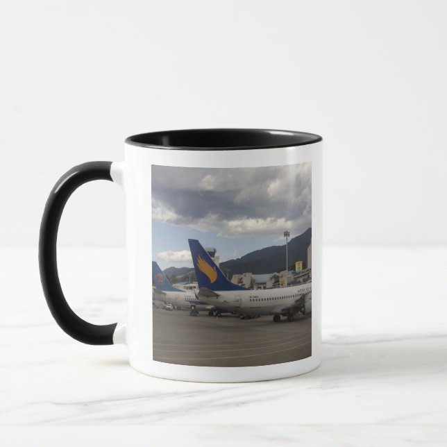 Mug Avions de ligne chinois domestiques alignés à (Gauche)