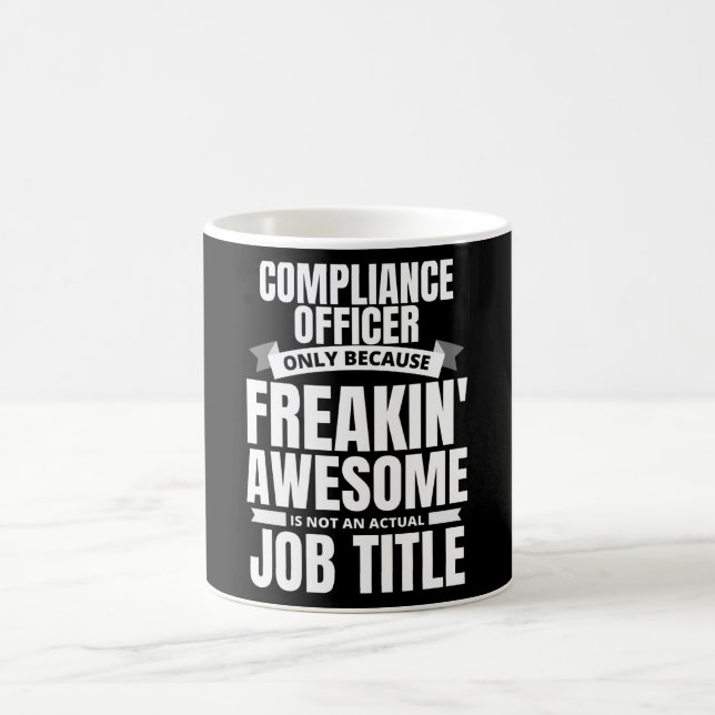 Mug Awesome Agent de conformité de Freakin (Centre)