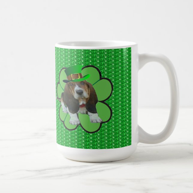 Mug Baby Basset Hound Happy St. Patrick's Clover (Droite)