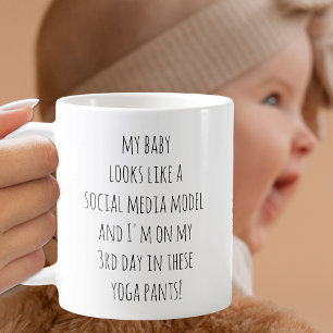 Mug Baby looks Model, maman dans 3Day Yoga Pants