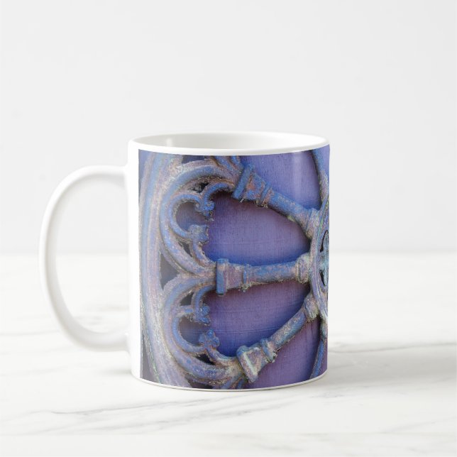 Mug Background with decorative fragment (ancient doors (Gauche)