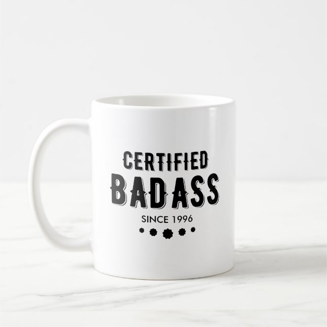Mug Badass certifié depuis 19XX année personnalisée (Gauche)