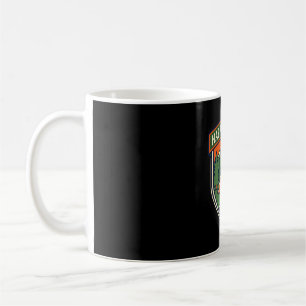 Mug Badge de campeur heureux tente montagne feu de cam