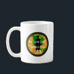 Mug Badge de diplômé en sciences de la Terre (Homme)<br><div class="desc">Cette tasse de graduation présente la silhouette d'un diplômé masculin sur une image de la Terre, centrée sur l'Amérique du Nord. Parfait pour un géologue, un géographe ou un scientifique de la terre ! Il suffit de taper dans le diplôme du diplômé (B.A. Earth Science est la valeur par défaut),...</div>