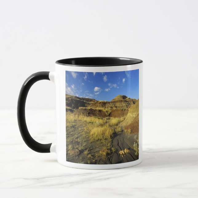 Mug Badlands au parc provincial Dinosaur en Alberta, (Gauche)