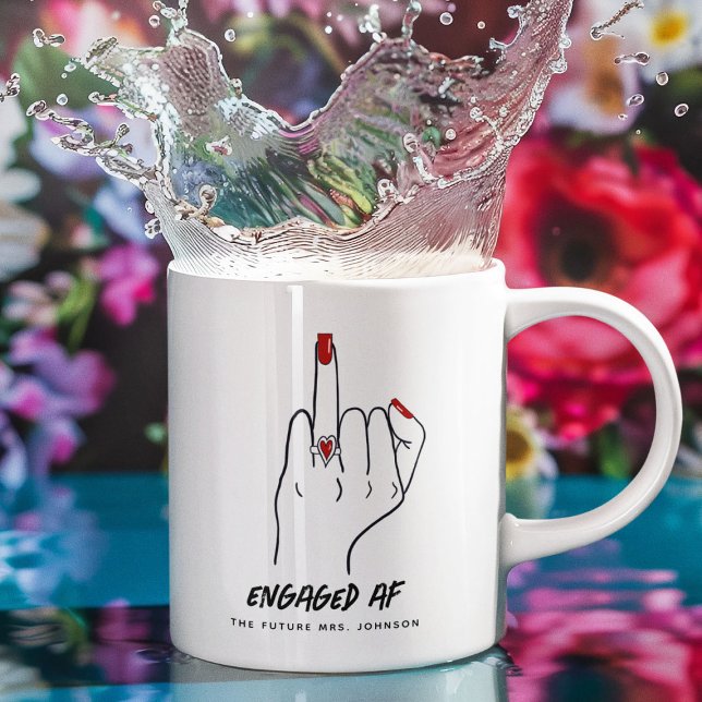 Mug Bague de fiançailles au doigt de la future Mme AF (Créateur téléchargé)
