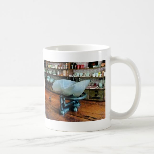 Mug Balance dans un magasin général (Droite)