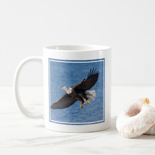 Mug Bald eagle in flight (Avec donut)