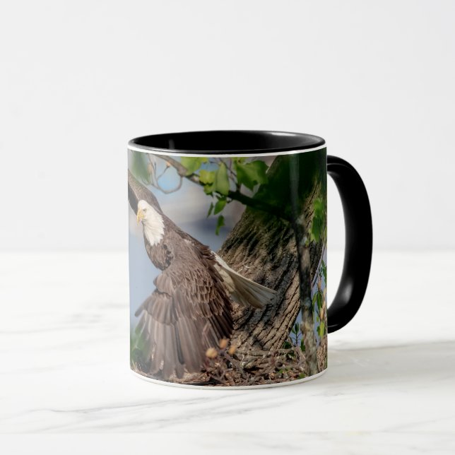 Mug Bald Eagle quittant le nid (Devant droit)