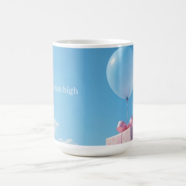 Mug ballon avec cadeau dans le ciel bleu (Centre)