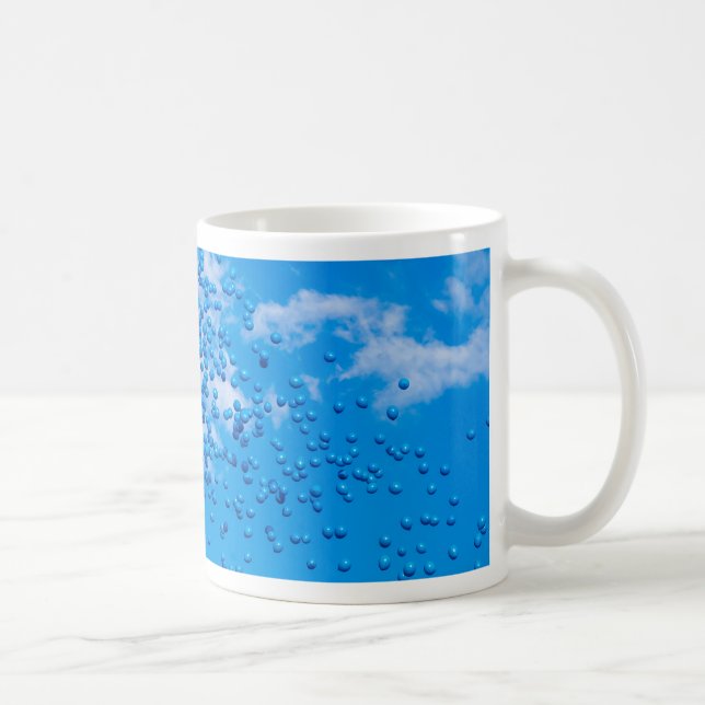 Mug Ballons de jouet bleus dans le ciel (Droite)