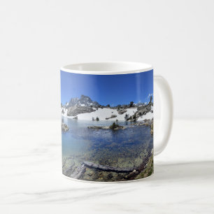 Mug Banner Peak et un lac de montagne - Sierra Nevada