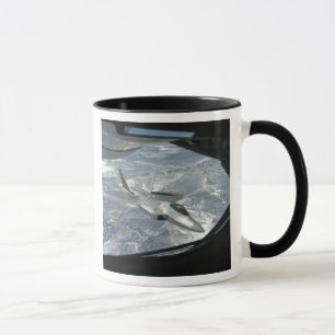 Mug Banques d'un F-22 Raptor à partir d'un KC-135