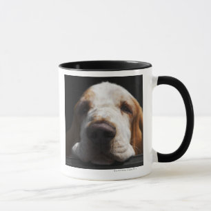 Mug Basset Hound reposant sa tête
