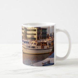 Mug Bateaux Dans Une Marina