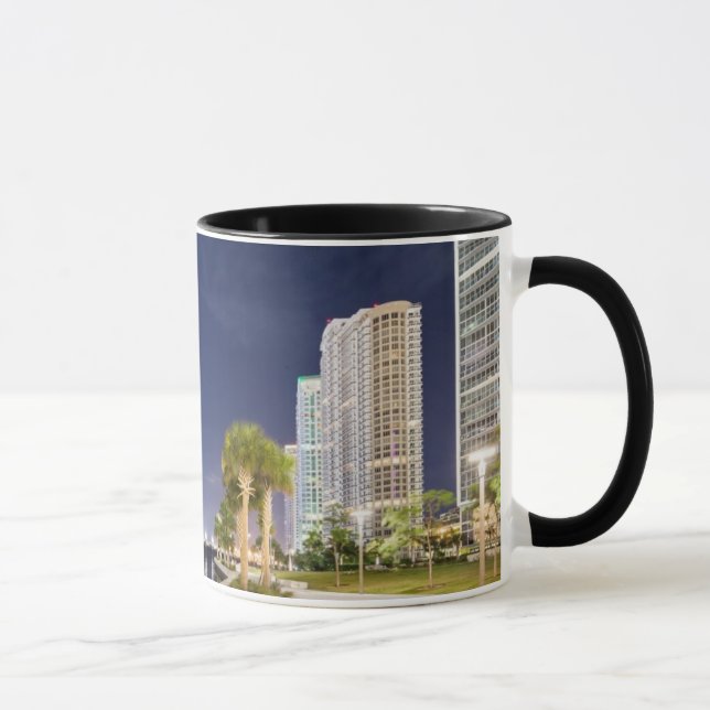 Mug Bâtiments le long de la rivière Riverwalk de Miami (Droite)