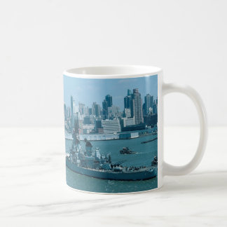 Mug BB-61 "USS Iowa", port de New York, Etats-Unis