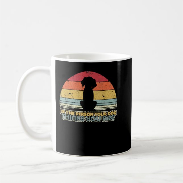 Mug Be The Person Your Dog Thinks You Are Retro Style (Gauche)