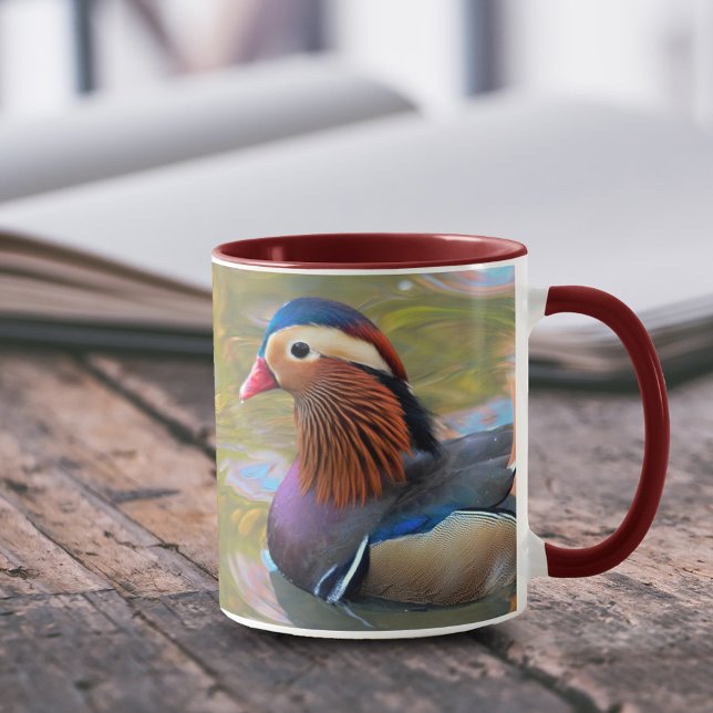 Mug Beau canard Mandarin dans l'étang (Beautiful Mandarin Duck in Pond 11 oz Coffee Mug Cover Photo.)