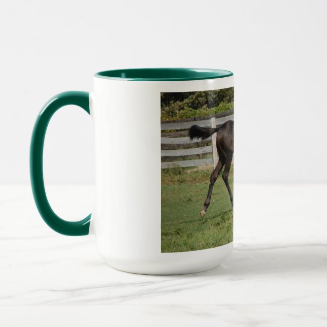 Mug Beau cheval se cabrant dans un champ (Gauche)