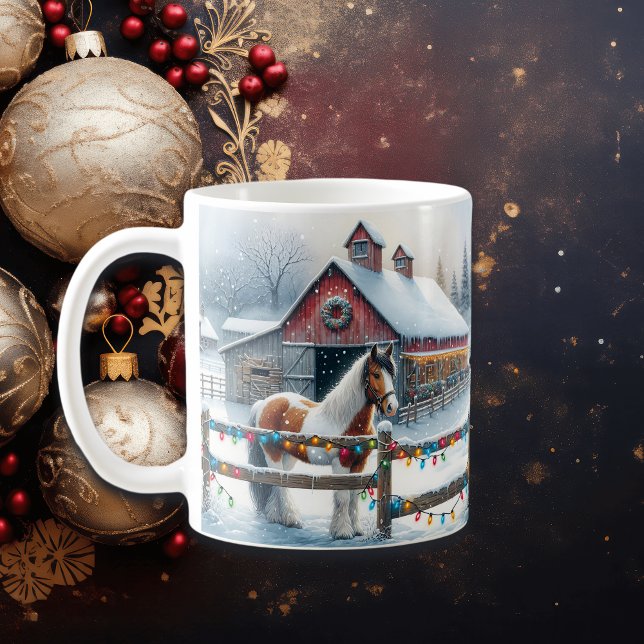 Mug Beau cheval sur une ferme de Noël (Créateur téléchargé)