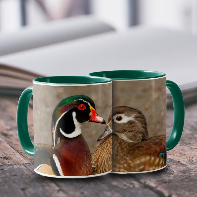 Mug Beau moment de contact entre des canards en bois (A Touching Moment Between Two Wood Ducks 11 oz Coffee Mug Cover Photo.)