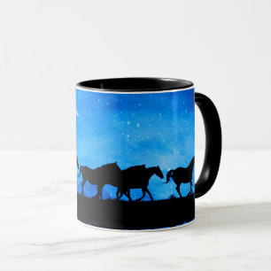 Mug Beau troupeau de Chevaux sauvages à la nuit avec é