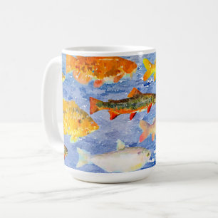 Mug Beaucoup de poissons dans la boue de mer