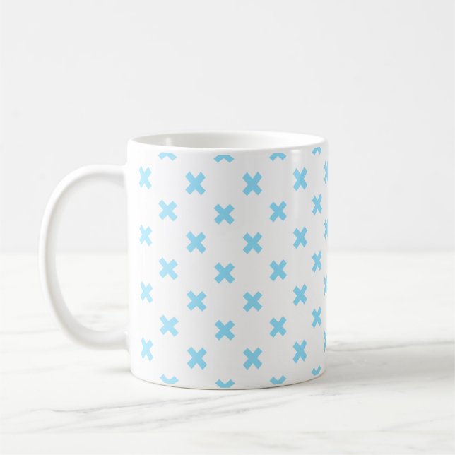 Mug Bébé bleu croix coutures sur blanc (Gauche)