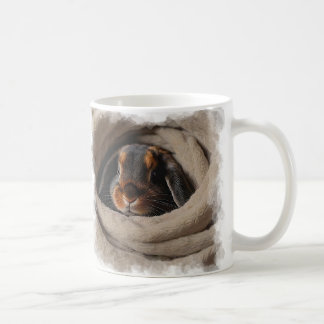 Mug Bébé Bunny souillé dans une Blankie