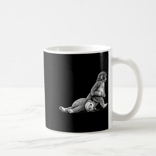 Mug Bébé singe mignon serrant une poupée en peluche jo (Droite)
