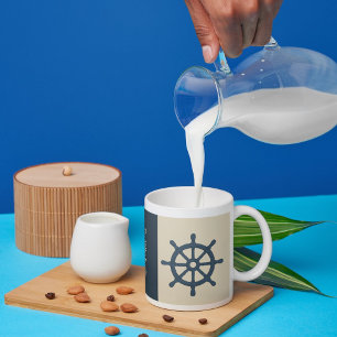 Mug beige bleu marine gouvernail Nom de famille année 