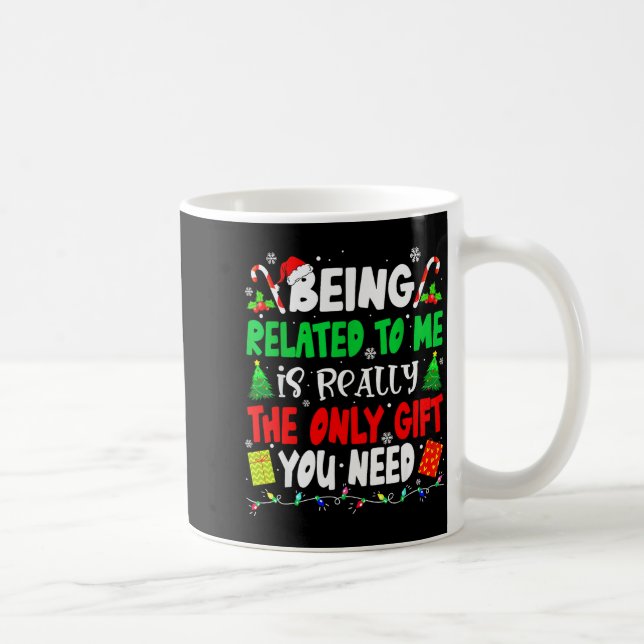 Mug Being Related To Me Funny Christmas Family Xmas Pa (Droite)