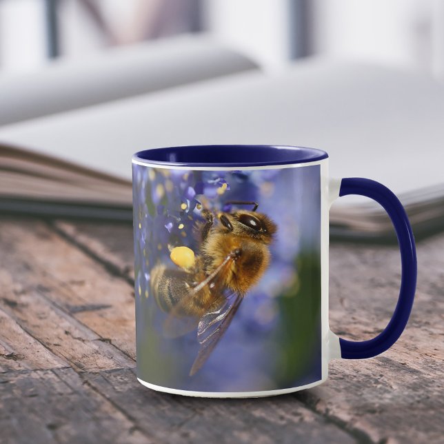 Mug Belle abeille de miel sur la Californie Lilac (Honeybee on California Lilac 11 oz Coffee Mug Cover Photo.)