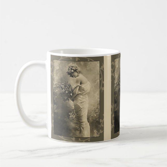 Mug Belle dame victorienne avec des fleurs coupées (Gauche)