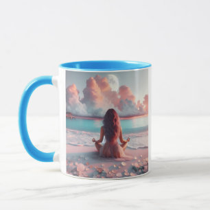 Mug Belle femme méditant sur la plage vierge