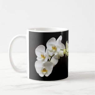 Mug Belle Orchidée blanche avec Arrière - plan noir